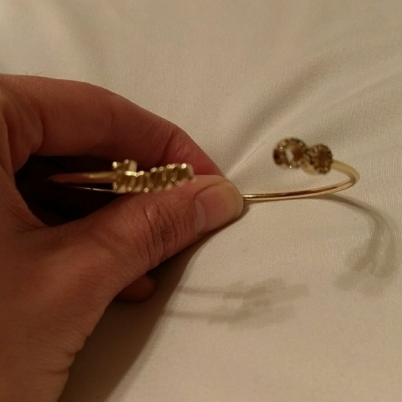 Jewelmint pair of Gold bracelets - Picture 5 of 6